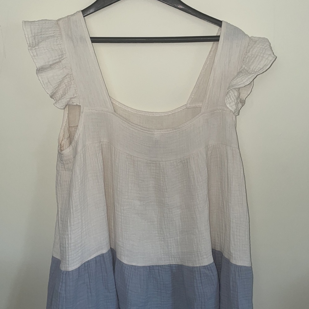 Colorblock flutter sleeve tiered dress. Woman’s size medium - Picture 5 of 7